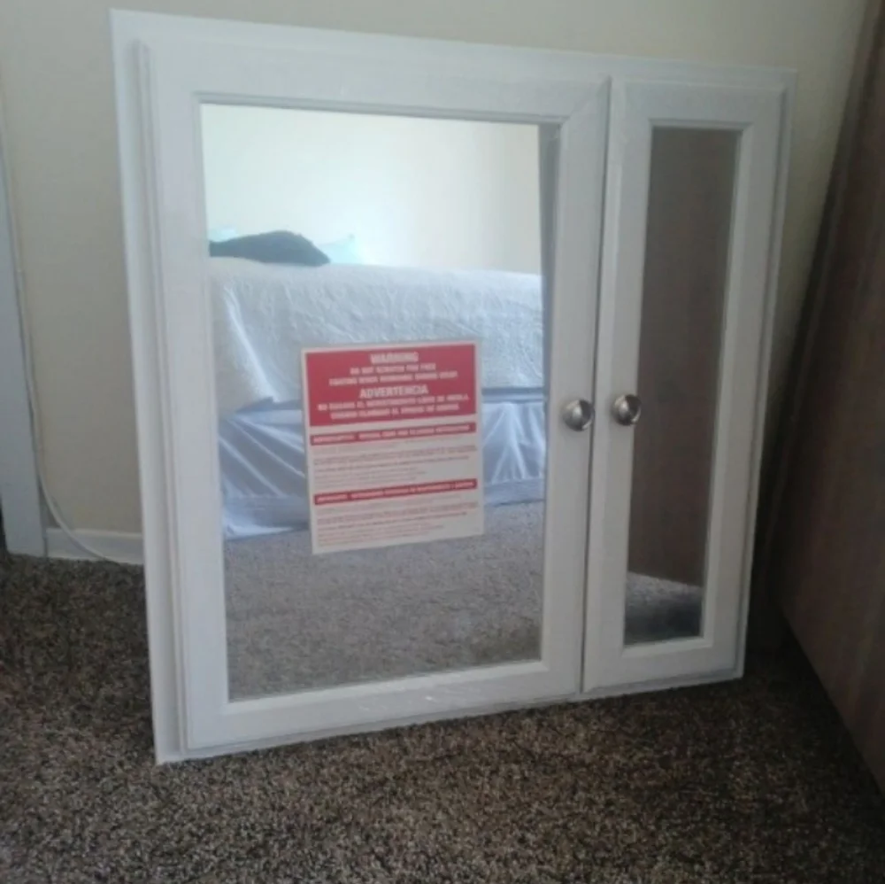 Bathroom medicine cabinet